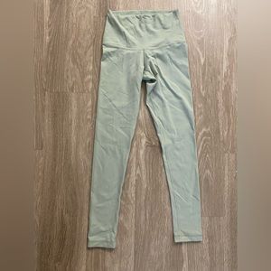 Aritzia TNactionLeggings size xs light green